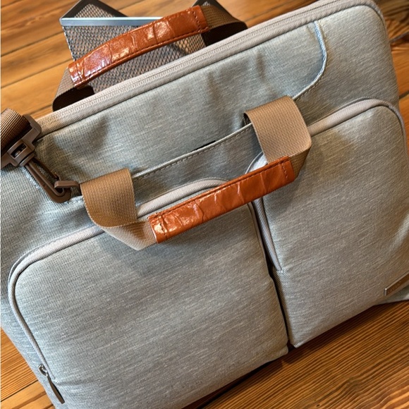 Laptop travel case for MacBook - Picture 1 of 8